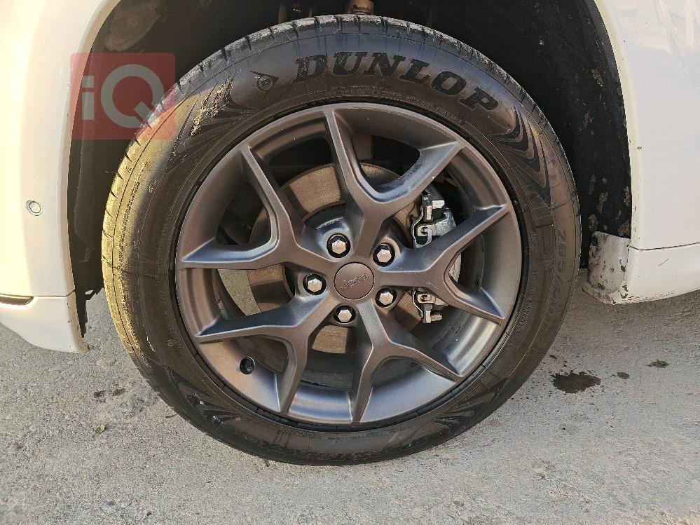 جیپ گراند شیرۆکی